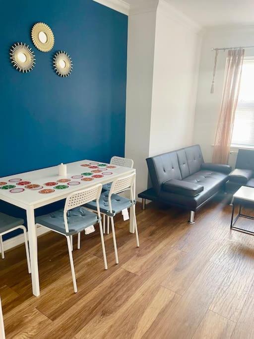 Ocean Waves Apartment Near Bournemouth Beach Экстерьер фото