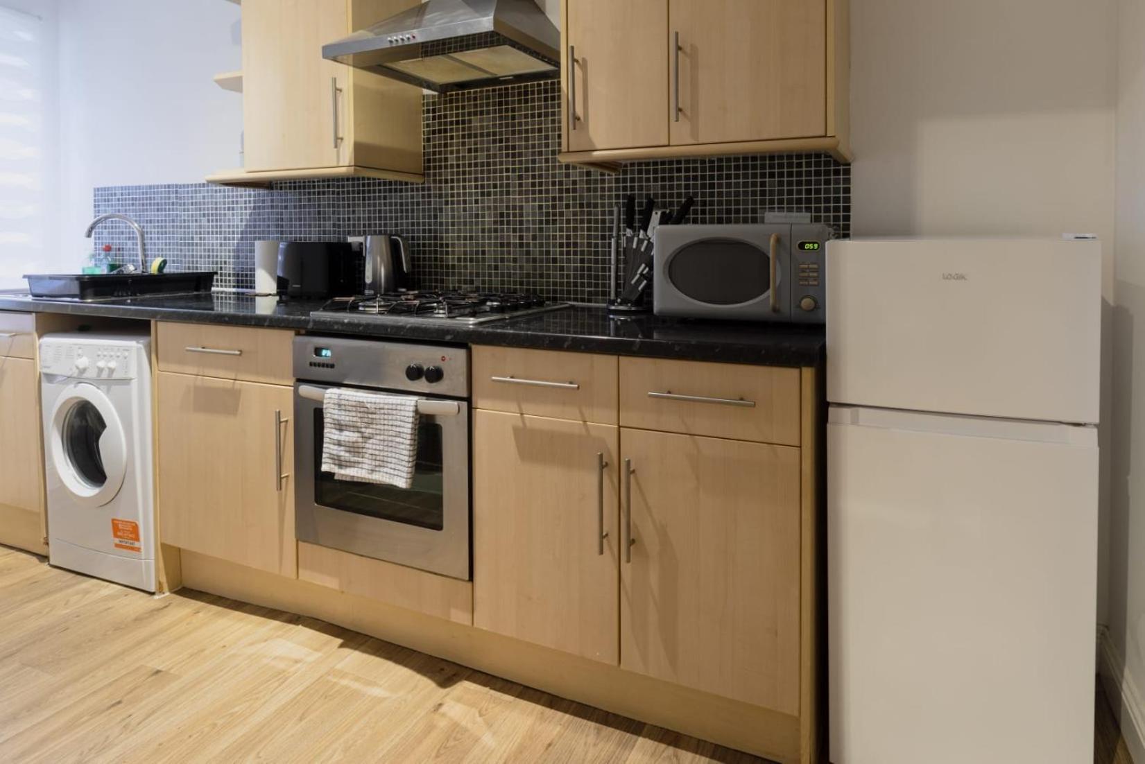 Ocean Waves Apartment Near Bournemouth Beach Экстерьер фото